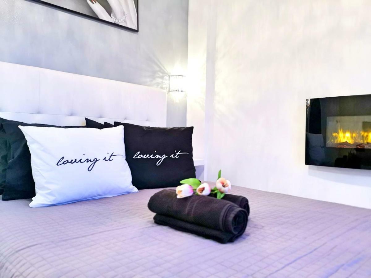 Pure Bliss Luxury Beachfront Apartment With Panoramic Sea Views, Electric Bbq, Gym Equipment And More Agia Triada  Exterior foto
